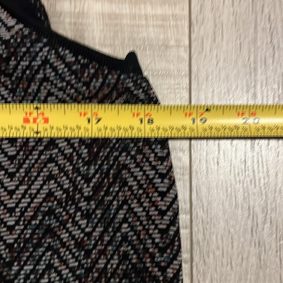 Trouve Patterned Tank Top - Picture 6 of 10